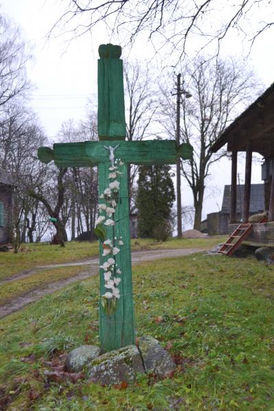 Kryžius Šivickų sodyboje, Šlamų kaime