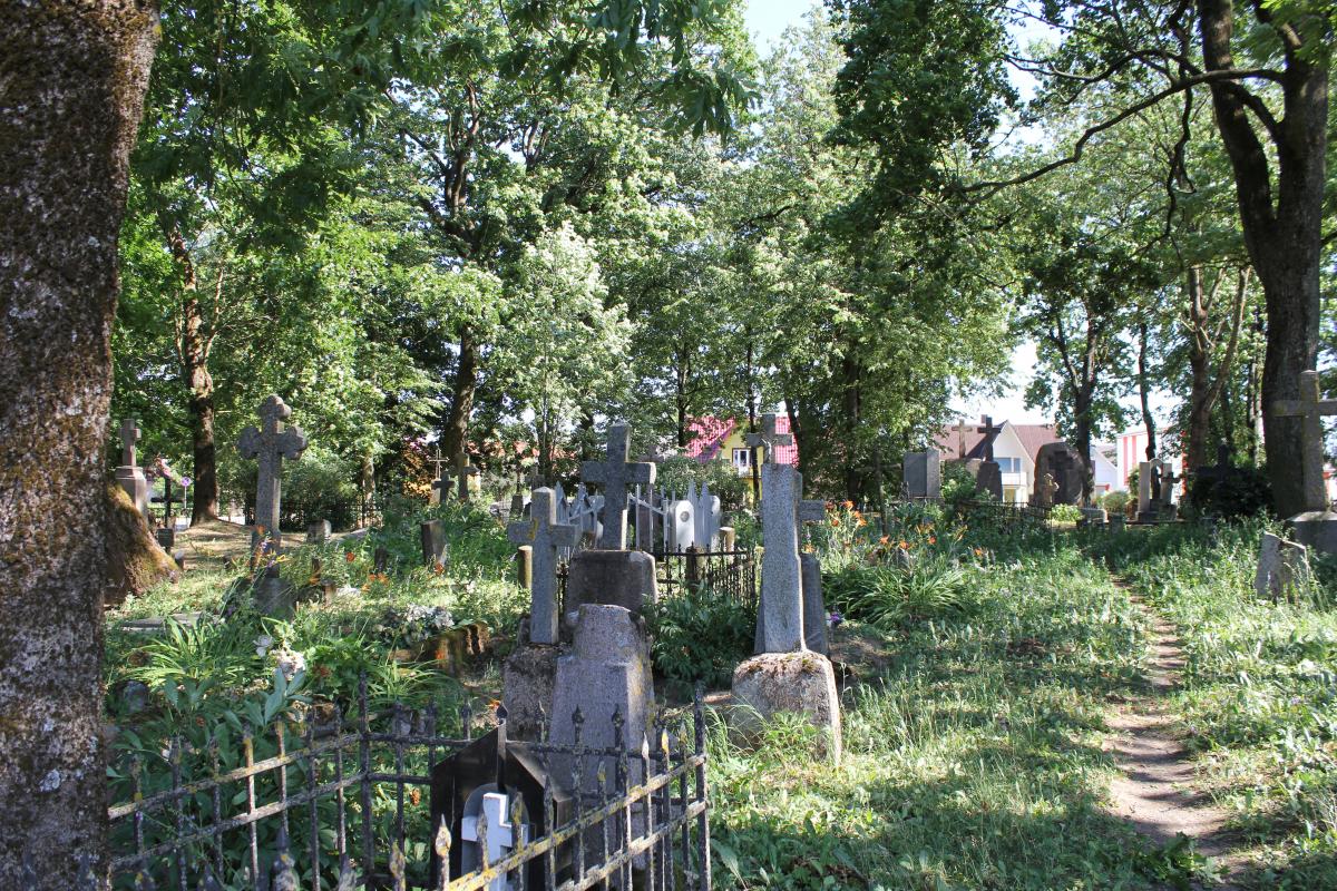 Paminklas tremties aukoms Pasvalio miesto senosiose kapinėse 