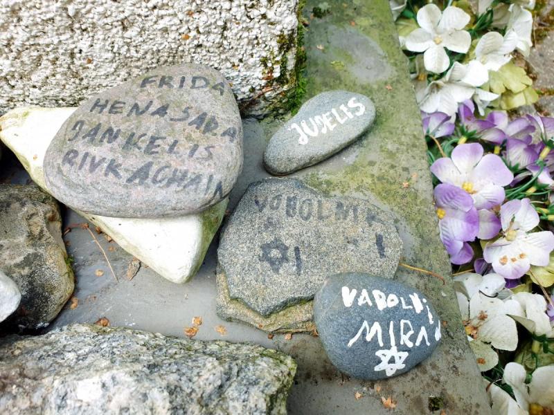 Memorialas holokausto aukoms atminti Žadeikių miške