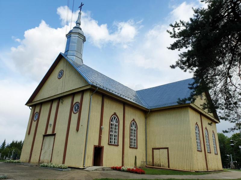 Pušaloto Šv. apaštalų Petro ir Povilo bažnyčia