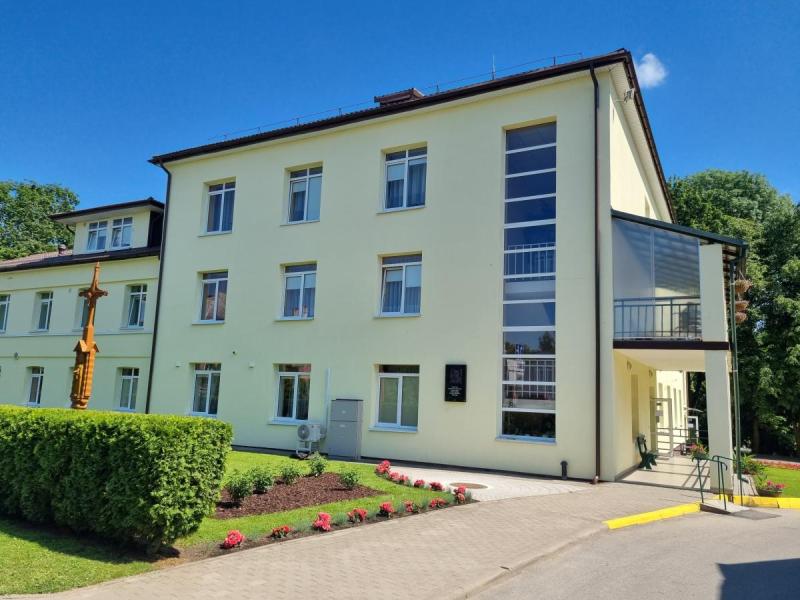 Atminimo lenta, skirta gydytojui, Pasvalio miesto Garbės piliečiui Juozui Kiaušui Pasvalyje