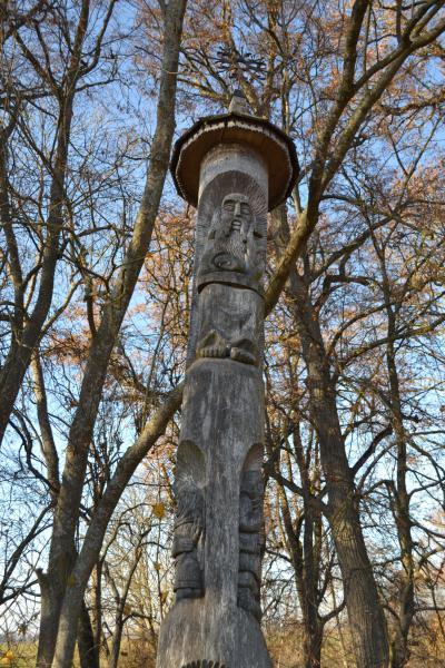 Stogastulpiai prie Ąžuolpamūšės piliakalnio