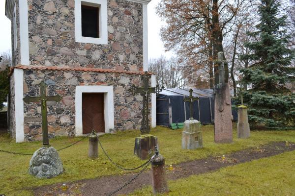 Pumpėnų Švč. M. Marijos Škaplierinės bažnyčios, vienuolyno ir varpinės ansamblis