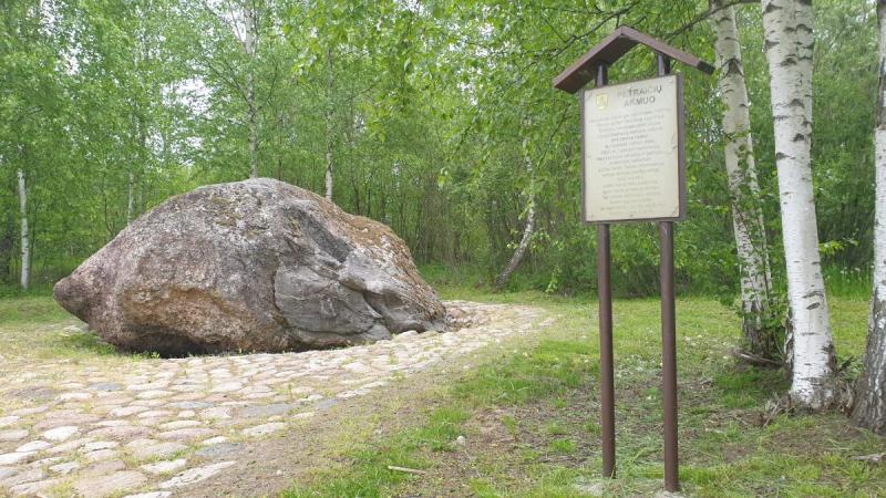 Petraičių akmuo