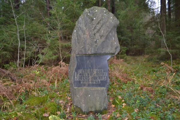 Paminklinis akmuo Juozui Mikniui