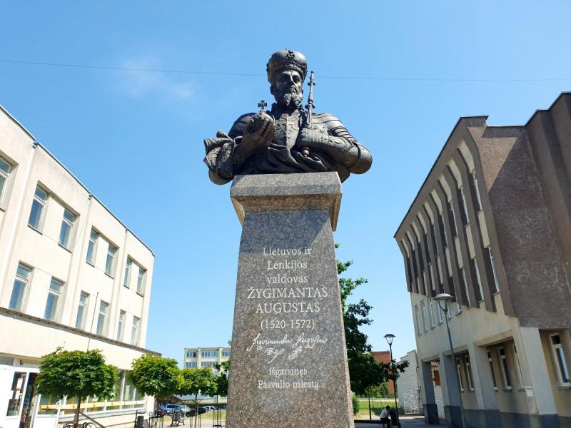 Paminklas Lenkijos karaliui ir LDK didžiajam kunigaikščiui Žygimantui Augustui Pasvalyje