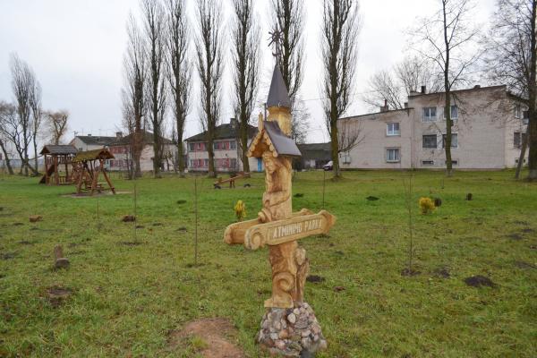 Skulptūros išnykusiems kaimams Deglėnuose