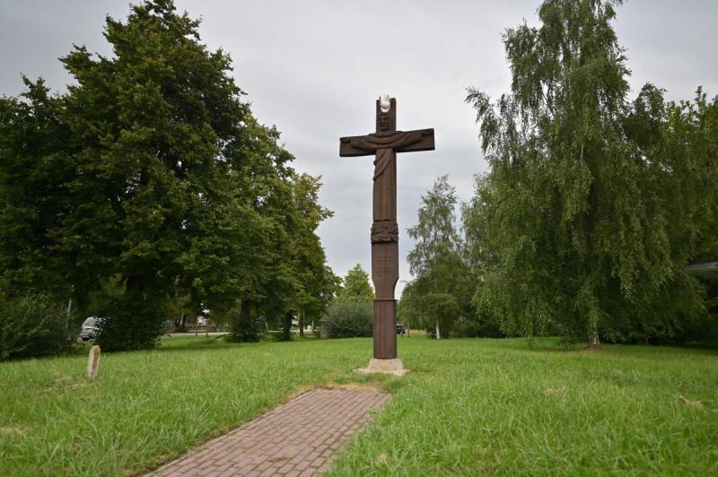 Paminklas Antanui Pranciškui ir Kazimierui Bizauskams prie Joniškėlio (magistralė Biržai–Šiauliai, kelias į Vildūnų k.)