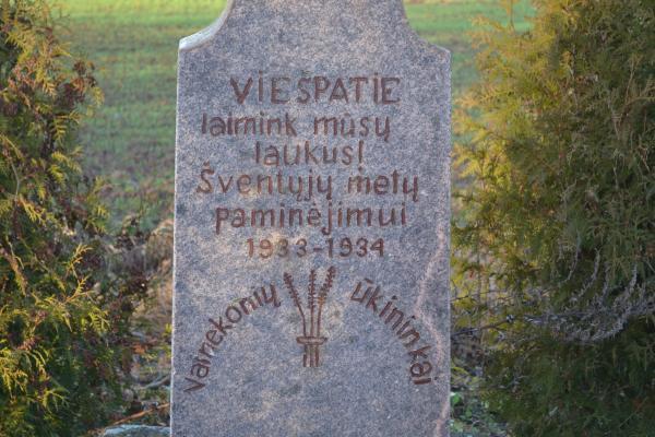 Kryžius Vainekonių kaimo laukams laiminti