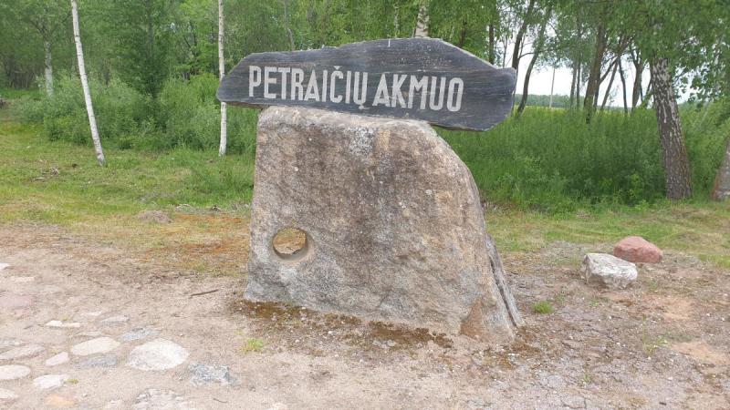 Petraičių akmuo