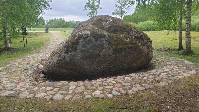 Petraičių akmuo