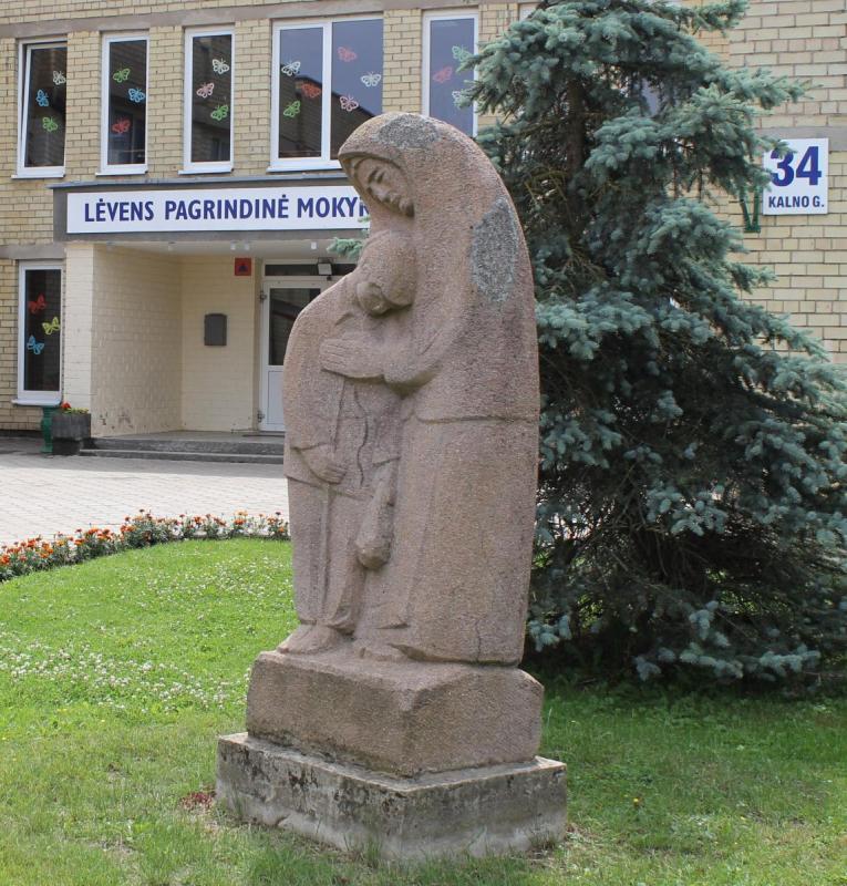 Skulptūra „Parduotos vasaros“ Pasvalyje