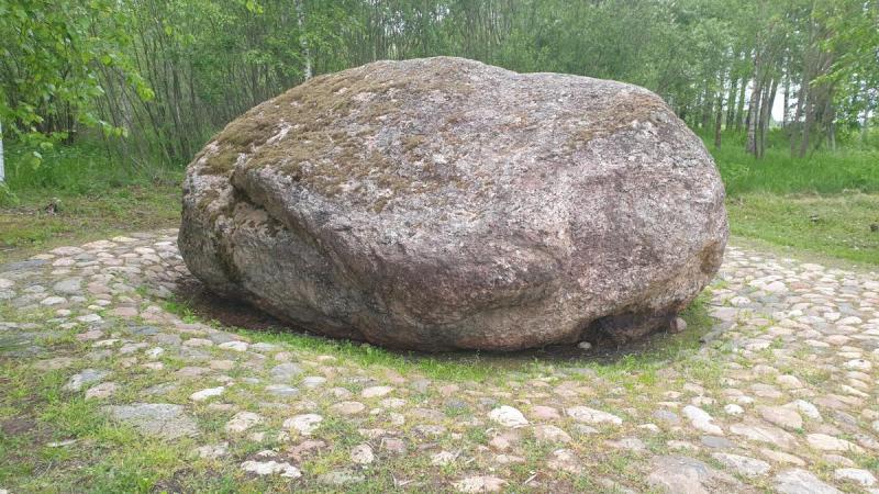 Petraičių akmuo