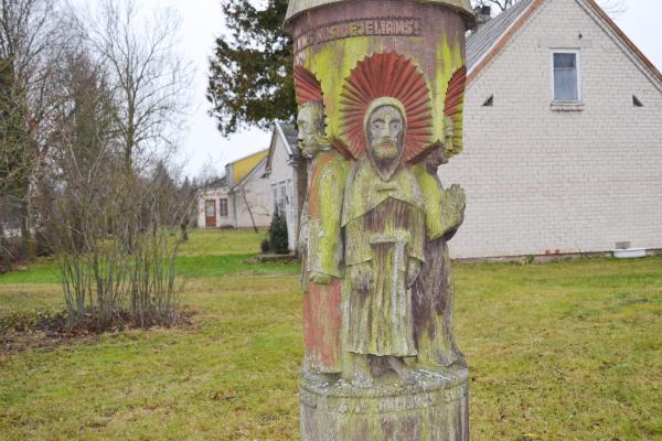 Kryžius-koplytstulpis Norgėlų kaimui