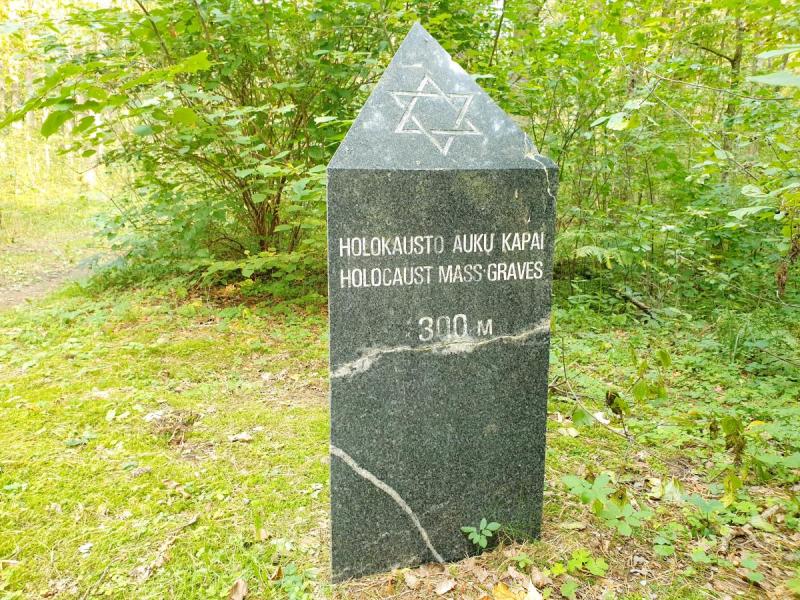 Memorialas holokausto aukoms atminti Žadeikių miške