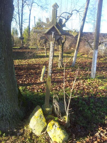 Kryžius Mančauskų sodyboje, Vaškų miestelyje
