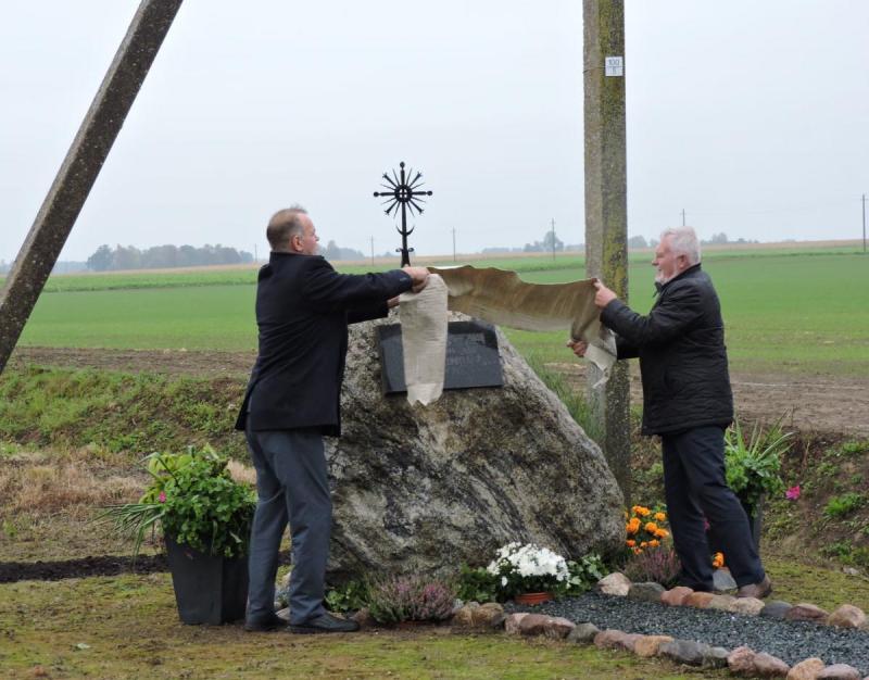 Paminklinis akmuo išnykusiam Kervesių kaimui Vaškų seniūnijoje