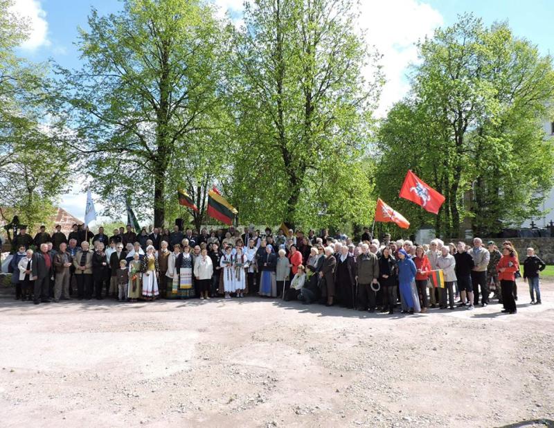 Atminimo lentos 1919–1920 m. Nepriklausomybės kovų Pumpėnų valsčiaus savanoriams, Vyčio kryžiaus kavalieriams ir kryžius Nepriklausomybei