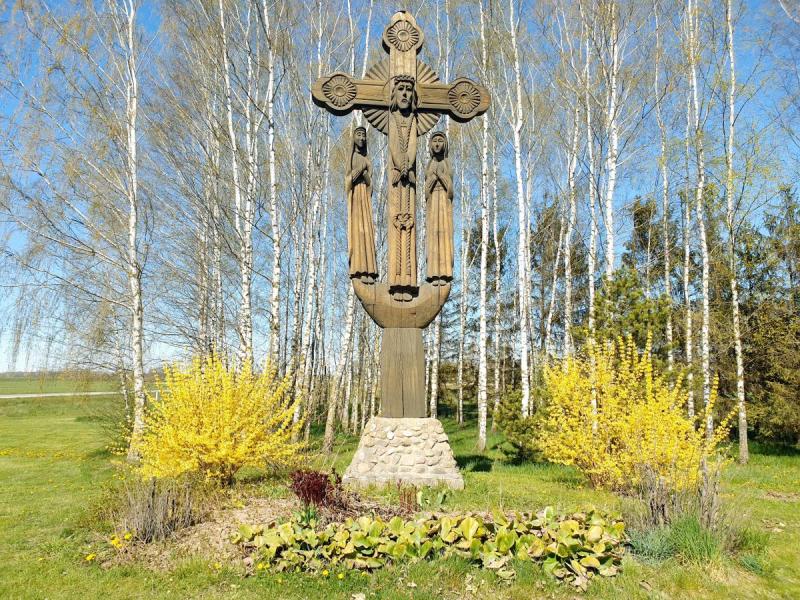 Kryžius „Išėjusiems“ Tetirvinų kaime