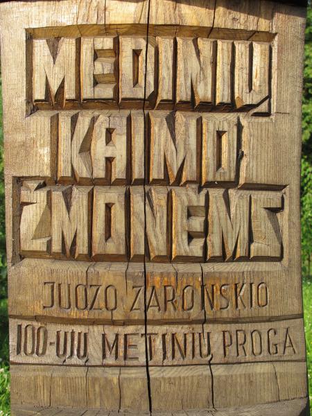 Skulptūra Medinių kaimo žmonėms