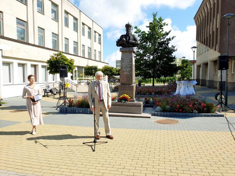 Paminklas Lenkijos karaliui ir LDK didžiajam kunigaikščiui Žygimantui Augustui Pasvalyje