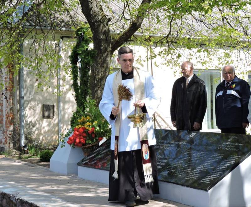 Atminimo lentos 1919–1920 m. Nepriklausomybės kovų Pumpėnų valsčiaus savanoriams, Vyčio kryžiaus kavalieriams ir kryžius Nepriklausomybei