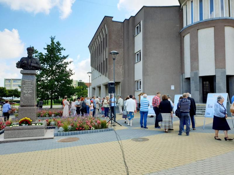 Paminklas Lenkijos karaliui ir LDK didžiajam kunigaikščiui Žygimantui Augustui Pasvalyje