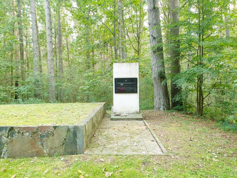 Memorialas holokausto aukoms atminti Žadeikių miške