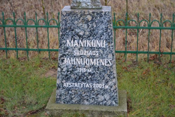 Kryžius jaunuomenei Manikūnų kaime