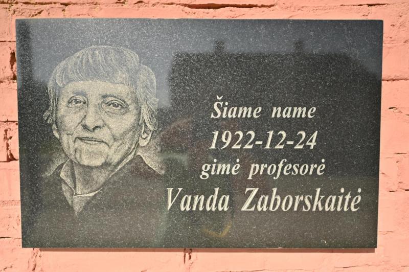 Literatūrologės, profesorės Vandos Zaborskaitės gimtasis namas Vaškų miestelyje, Vaškų seniūnijoje