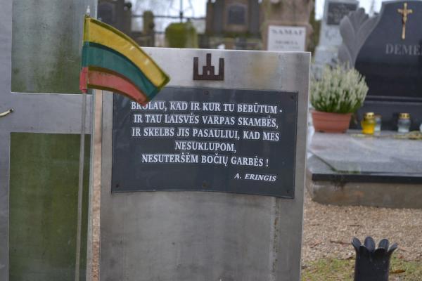 Paminklas Antrojo pasaulinio karo ir sovietų okupacijos metais žuvusiems kapčiūniečiams Kapčiūnų kapinėse