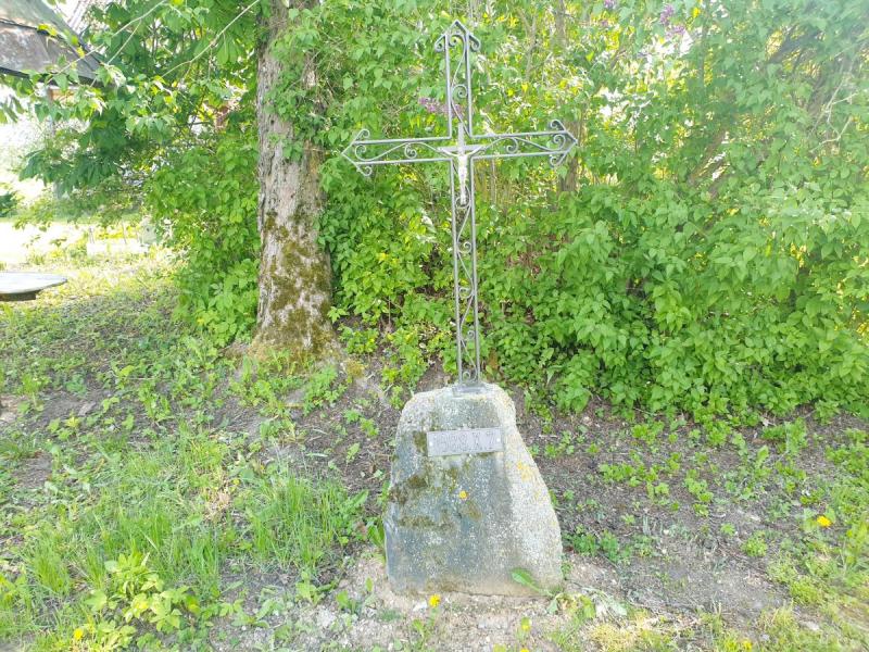 Paminklinis akmuo išnykusiam Pamiškių kaimui Pasvalio apylinkių seniūnijoje, Pasvalio rajone