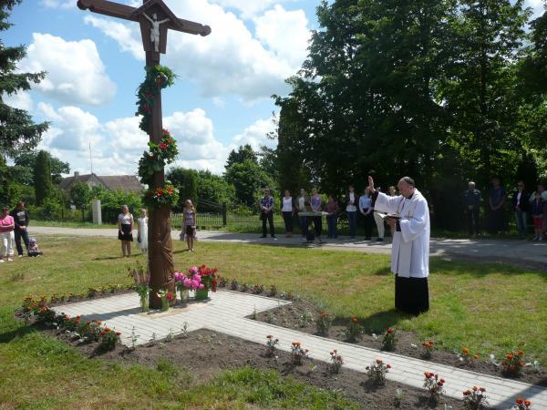 Kryžius Pervalkų kaimo žmonėms