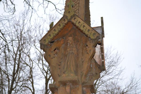 Kryžius Šv. Kazimierui Kyburių Švč. Mergelės Marijos Angeliškosios bažnyčios šventoriuje