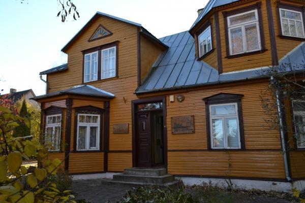 Poetų Eugenijaus ir Leonardo Matuzevičių memorialinis muziejus-sodyba Krinčino miestelyje, Krinčino seniūnijoje