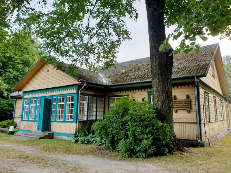 Žadeikių dvaras