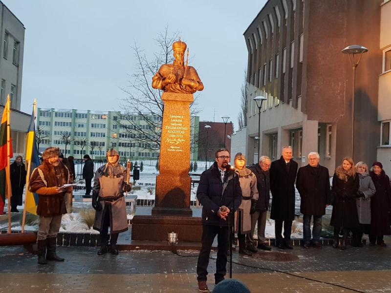Paminklas Lenkijos karaliui ir LDK didžiajam kunigaikščiui Žygimantui Augustui Pasvalyje