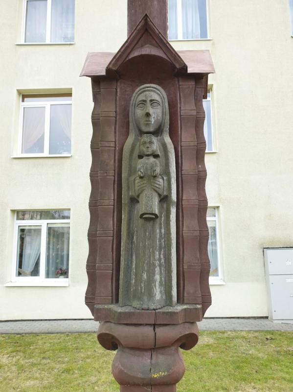 Kryžius „Motinai“ Pasvalyje