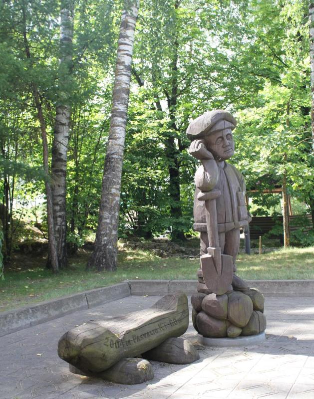 Skulptūra „Keliukas“ Pasvalyje
