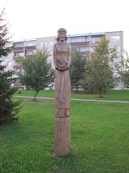 Skulptūra „Lietuvaitė“ Pasvalyje