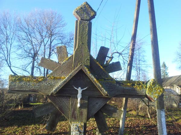 Kryžius Mančauskų sodyboje, Vaškų miestelyje
