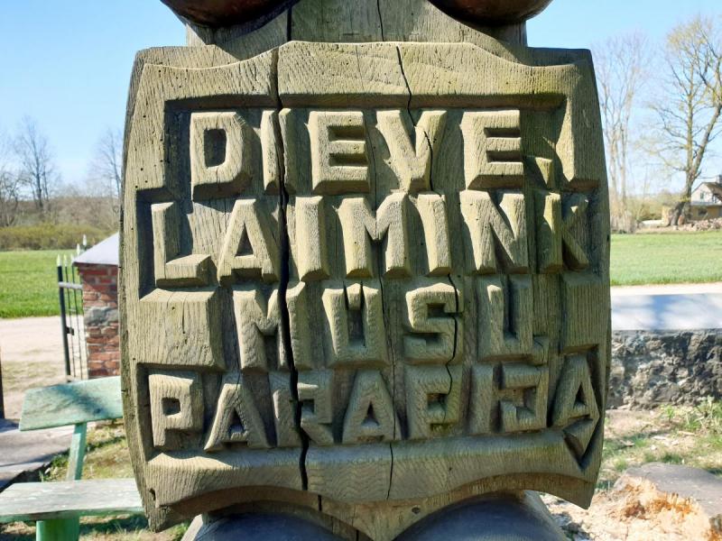 Kryžius Skrebotiškio bažnyčios parapijos 75 m. jubiliejui