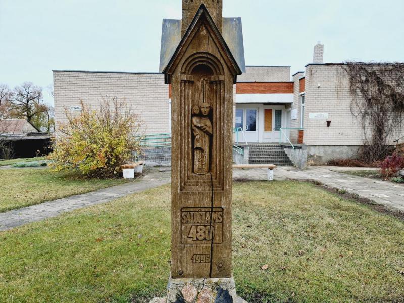 Kryžius „Saločiams – 480 metų“