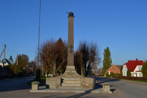 Paminklas Nepriklausomybės kovose žuvusiems savanoriams Saločiuose
