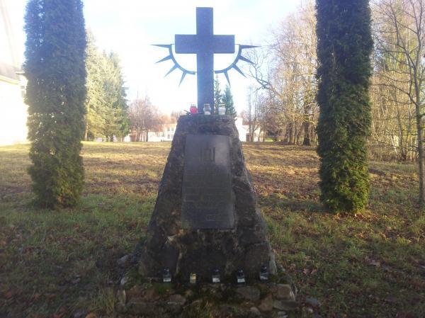 Kryžius nekaltai žuvusiems žmonėms Sibiro tremtyje Grūžių kaime