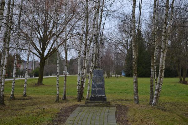 Kryžius Namišių kaimo jaunimui