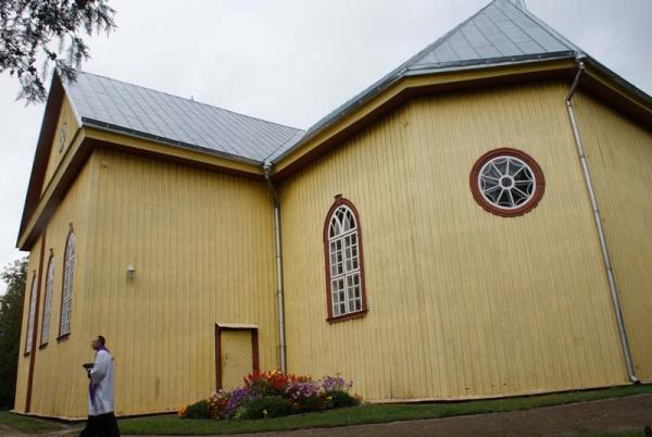 Pušaloto Šv. apaštalų Petro ir Povilo bažnyčia