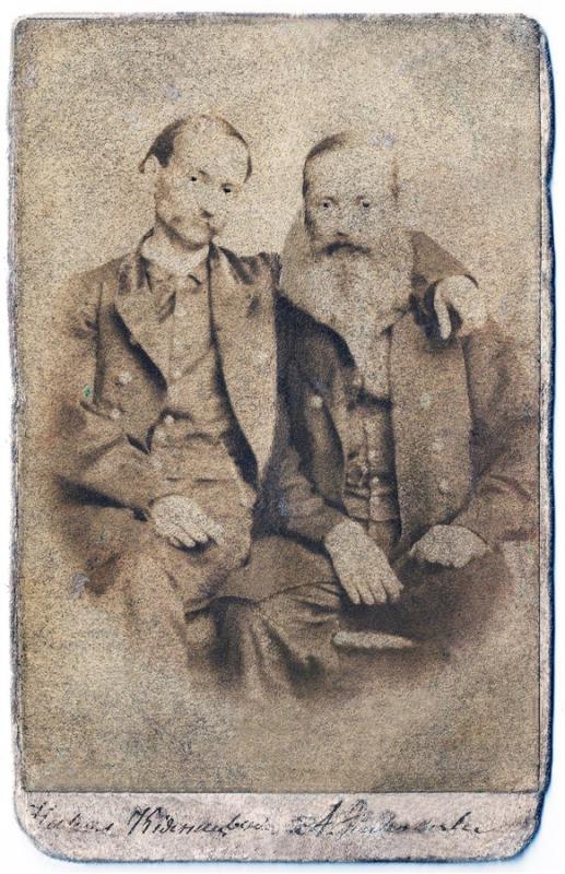 Joniškėlio parapinės mokyklos mokytojas, gubernijos sekretorius Antanas Ignacas Žukovskis (Žukowski) (dešinėje)