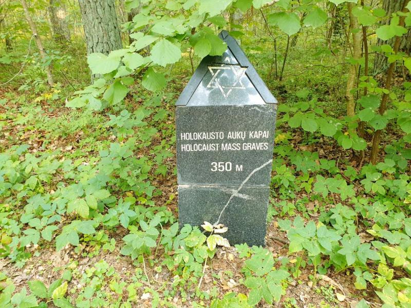 Memorialas holokausto aukoms atminti Žadeikių miške