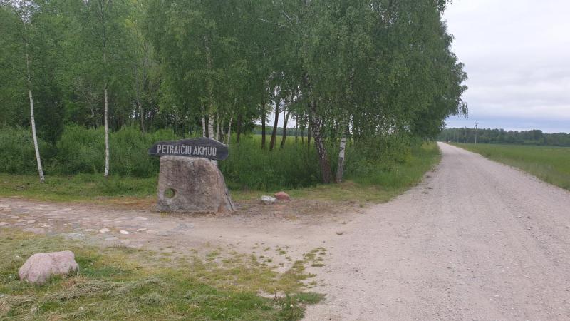Petraičių akmuo